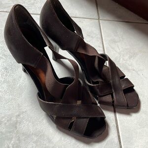 Covington brown size 7 heeled shoes